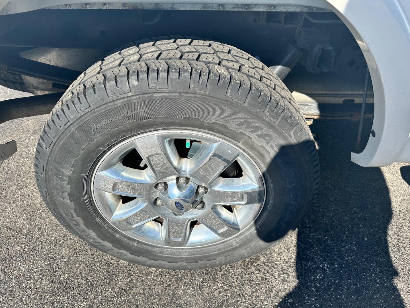 2014 White /Black Ford F-150 Lariat 502A (1FTFW1ET7EF) with an 3.5L. V6 engine, 6-Speed Automatic transmission, located at 547 E. Main St., Orwell, OH, 44076, (440) 437-5893, 41.535435, -80.847855 - This 2014 Ford F-150 Lariat Crew Cab boasts a 3.5L Twin Turbo EcoBoost V6 engine producing 365 horsepower and 420 lb-ft of torque, paired with a 6-speed automatic transmission and 3.31 gearing. It offers impressive features such as a leather interior, heated and cooled front seats, dual-zone automat - Photo#11